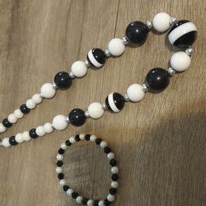 Black and White Necklace & Bracelet Set